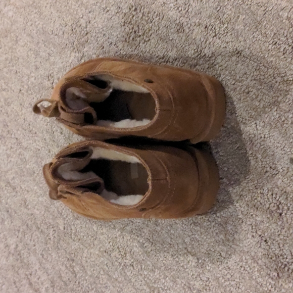Bearpaw boots size 8 - Picture 2 of 4